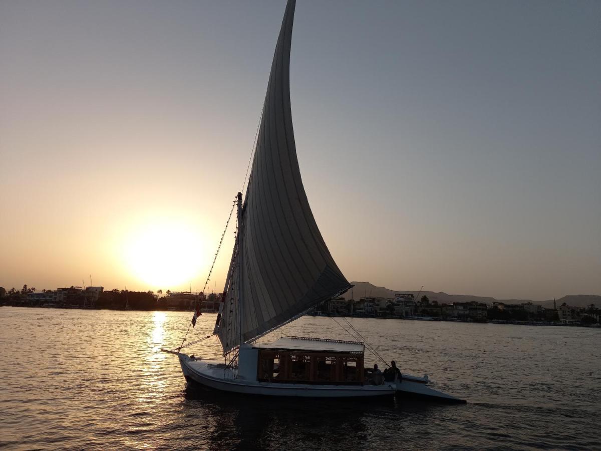 Nile Sunrise Boat for Private Rental Luxor Exterior foto
