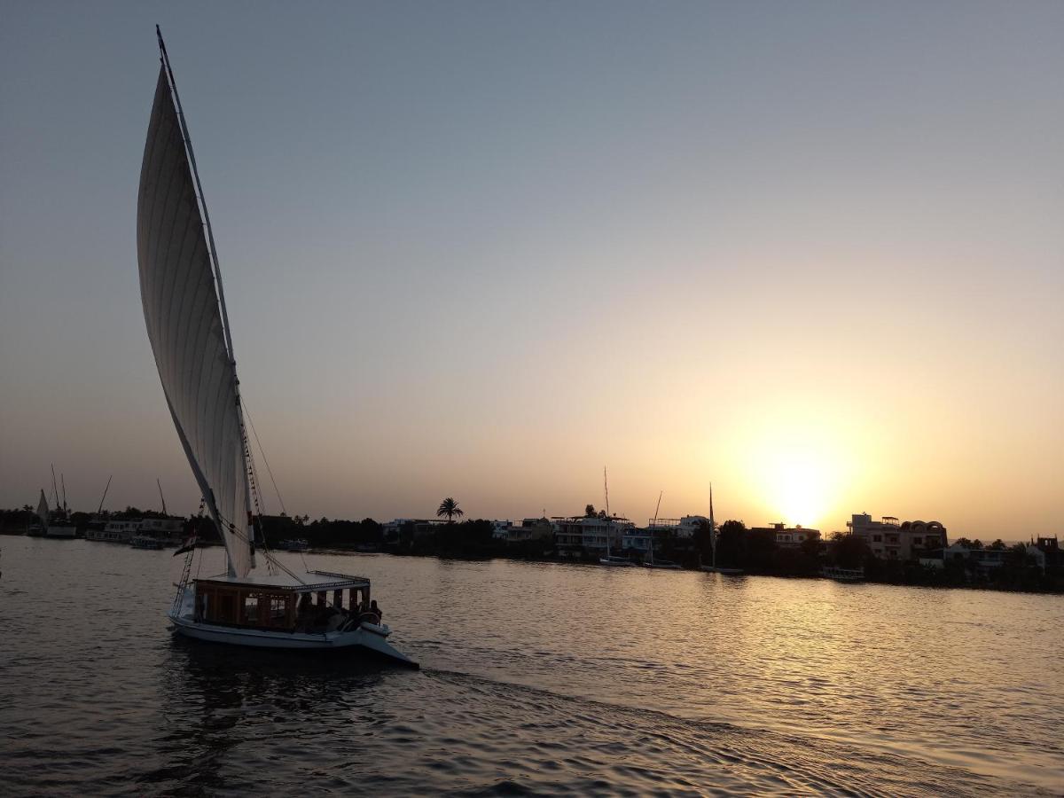 Nile Sunrise Boat for Private Rental Luxor Exterior foto